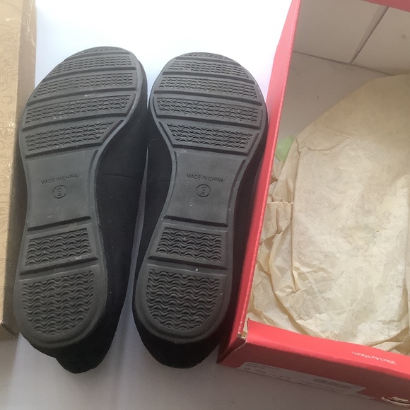 BRAND NEW American Rag ballet flats, black faux leather, comfy classic NIB - Picture 5 of 6
